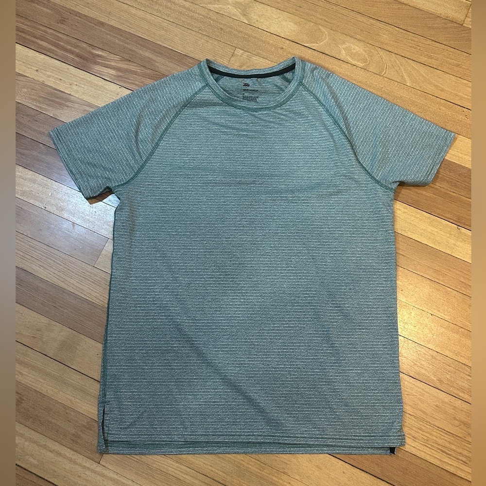 All in Motion Mens Activewear T-shirt  Short Sleeve Size M. Green Striped P1